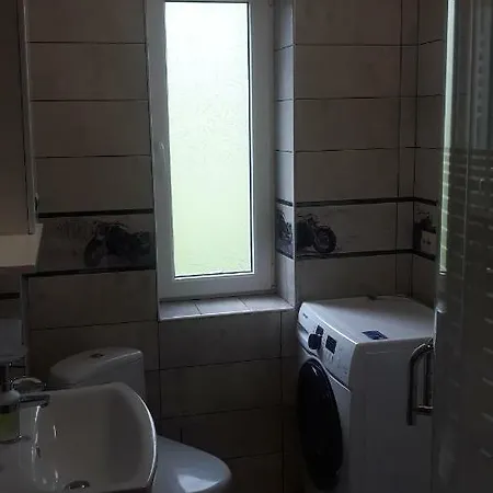 Bee House поляниця