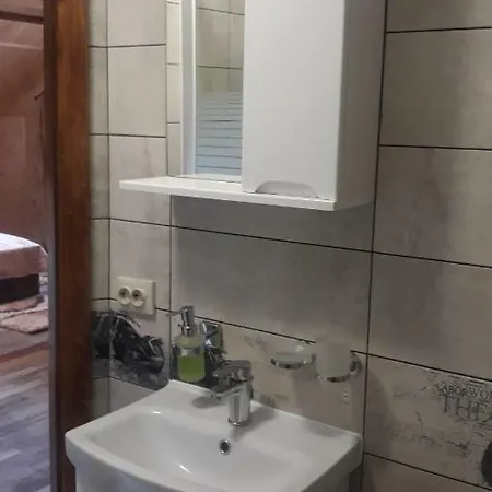 Bee House поляниця * Bukovel